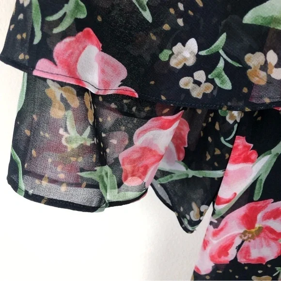 Cabi Floral Cold shoulder top in Fairytale Floral size: M - Picture 7 of 13